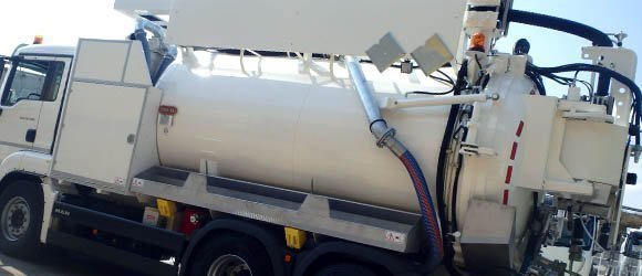 Camión cisterna para succión